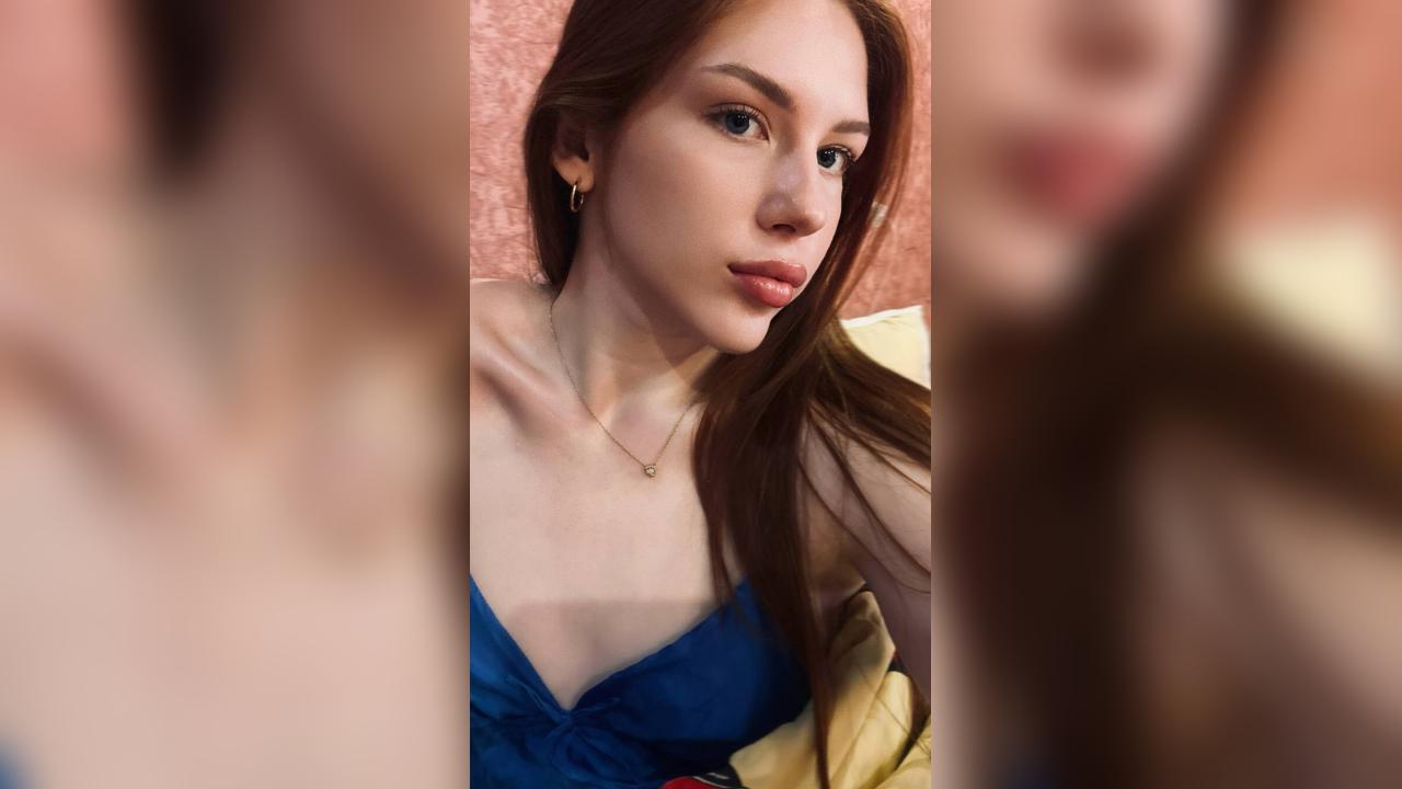 Webcam chat profile for GirlLi: Cooking