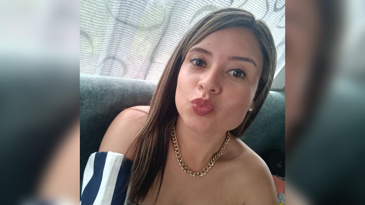 Webcam chat profile for Julieta93: Exhibition