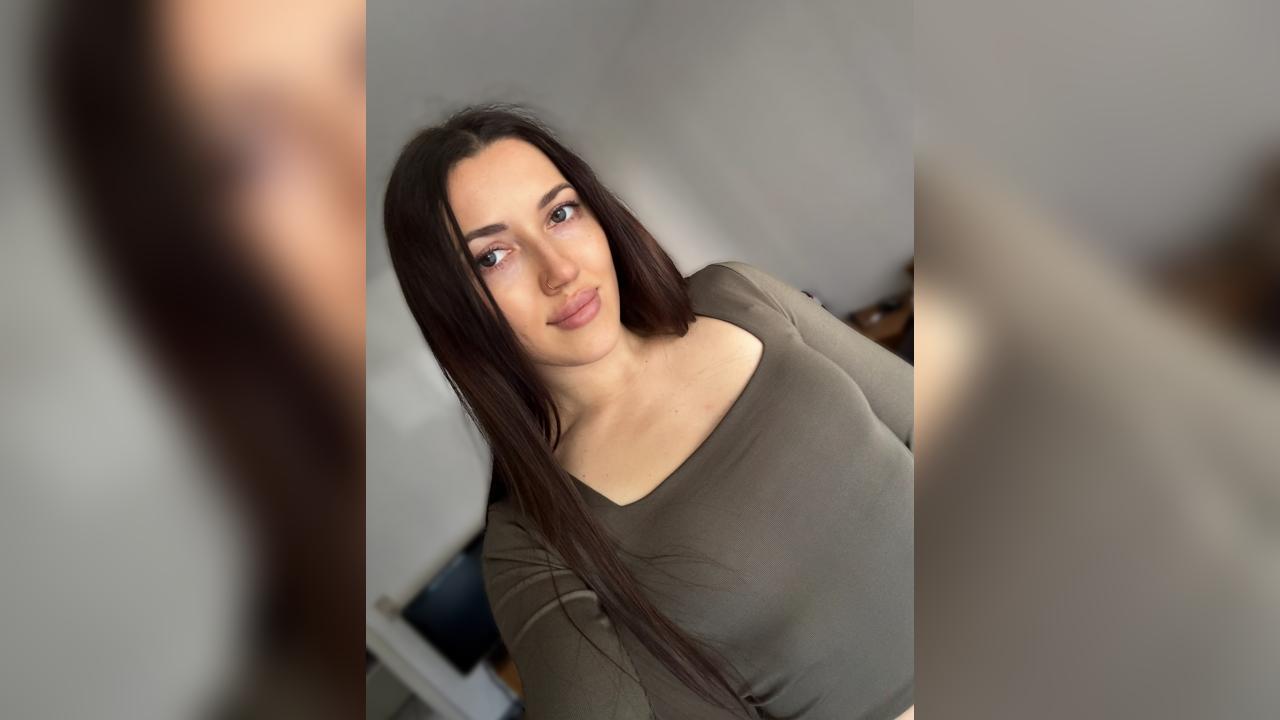 Webcam chat profile for SweetTi: Outfits