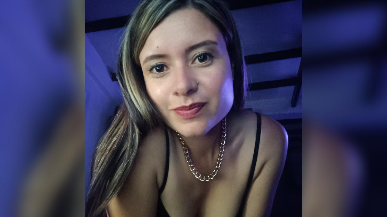 Webcam chat profile for Julieta93: Exhibition