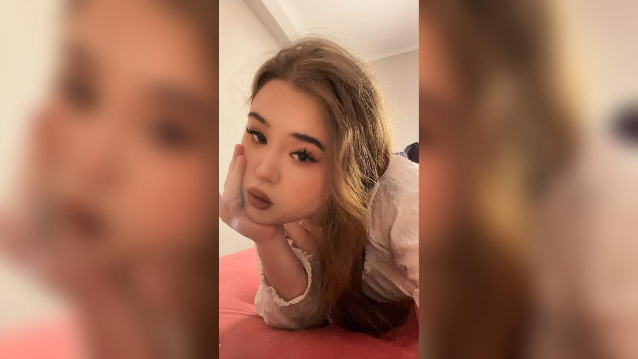 Webcam chat profile for BabyyCheril: Legs, feet & shoes