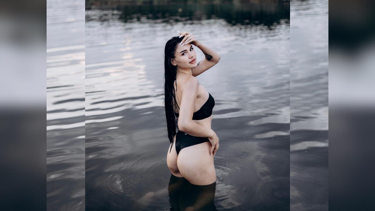 Webcam chat profile for AngelRina: Outfits