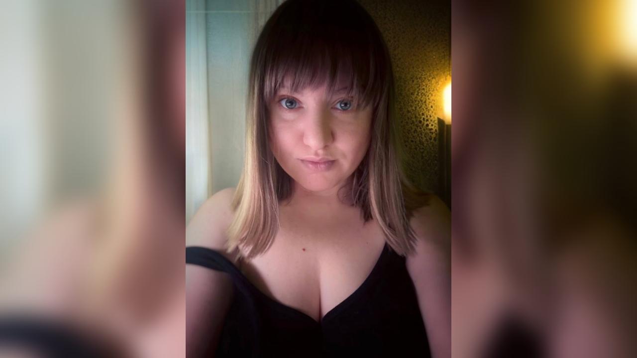 Webcam chat profile for LunaShine: Leather