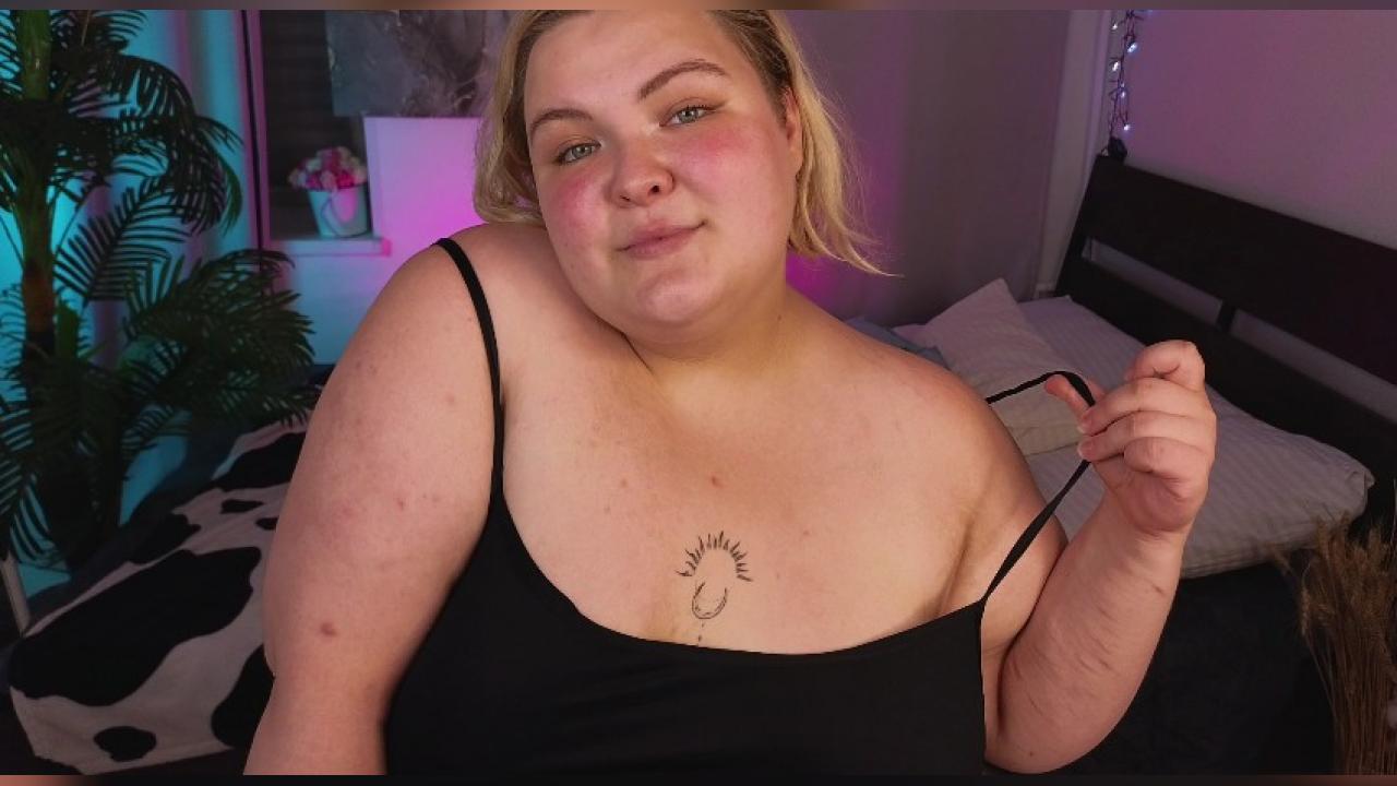 Webcam chat profile for EllaBigBabe: Leather
