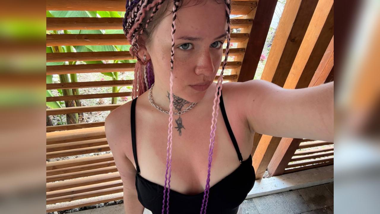 Webcam chat profile for Eliseya: Outfits