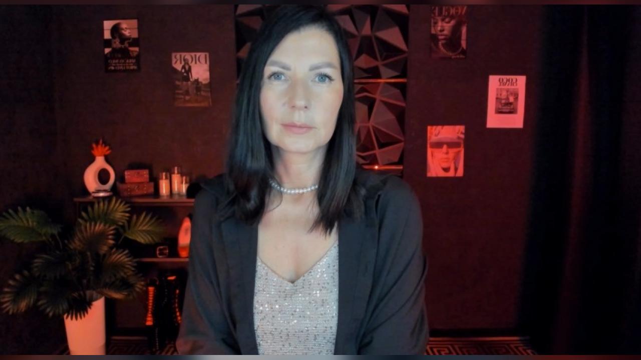 Webcam chat profile for MonicaCheerful: Dominatrix