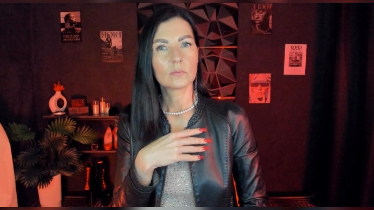 Webcam chat profile for MonicaCheerful: Dominatrix