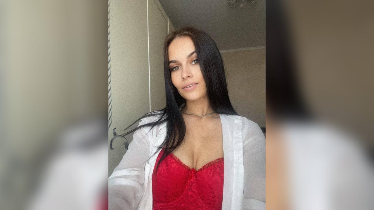 Webcam chat profile for MilaNaa: Cooking