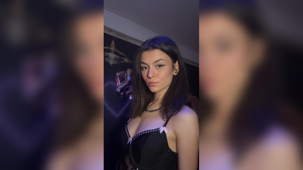 Webcam chat profile for KiraVibe: Ask about my Hobbies