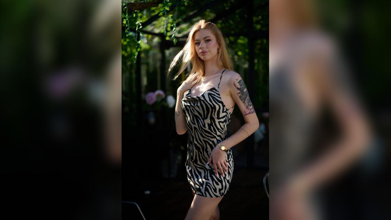 Webcam chat profile for FlirtyAngel: Smoking