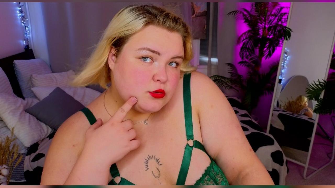 Webcam chat profile for EllaBigBabe: Leather