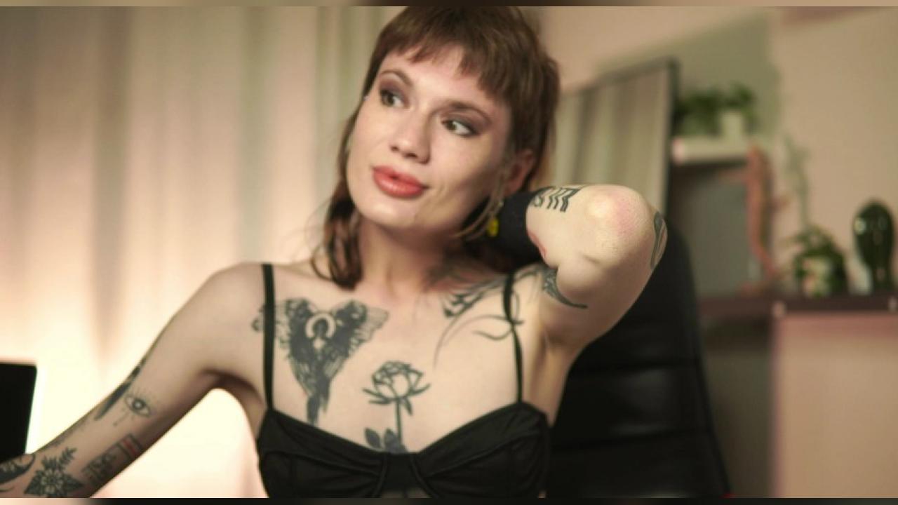Webcam chat profile for AngelaFog: Exhibition