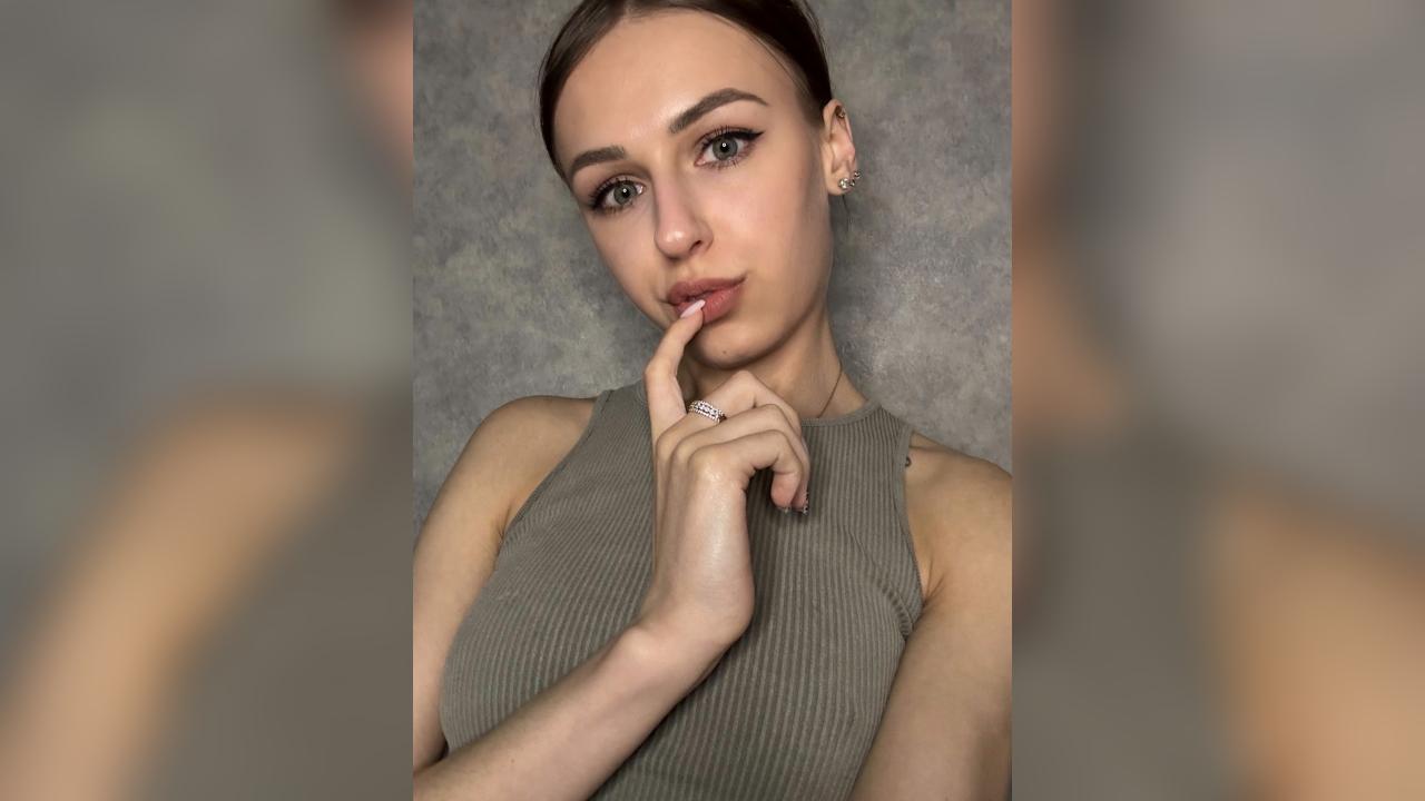 Webcam chat profile for AuroraGrace: Outfits