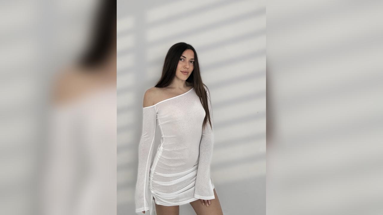Webcam chat profile for SweetTi: Ask about my other activities