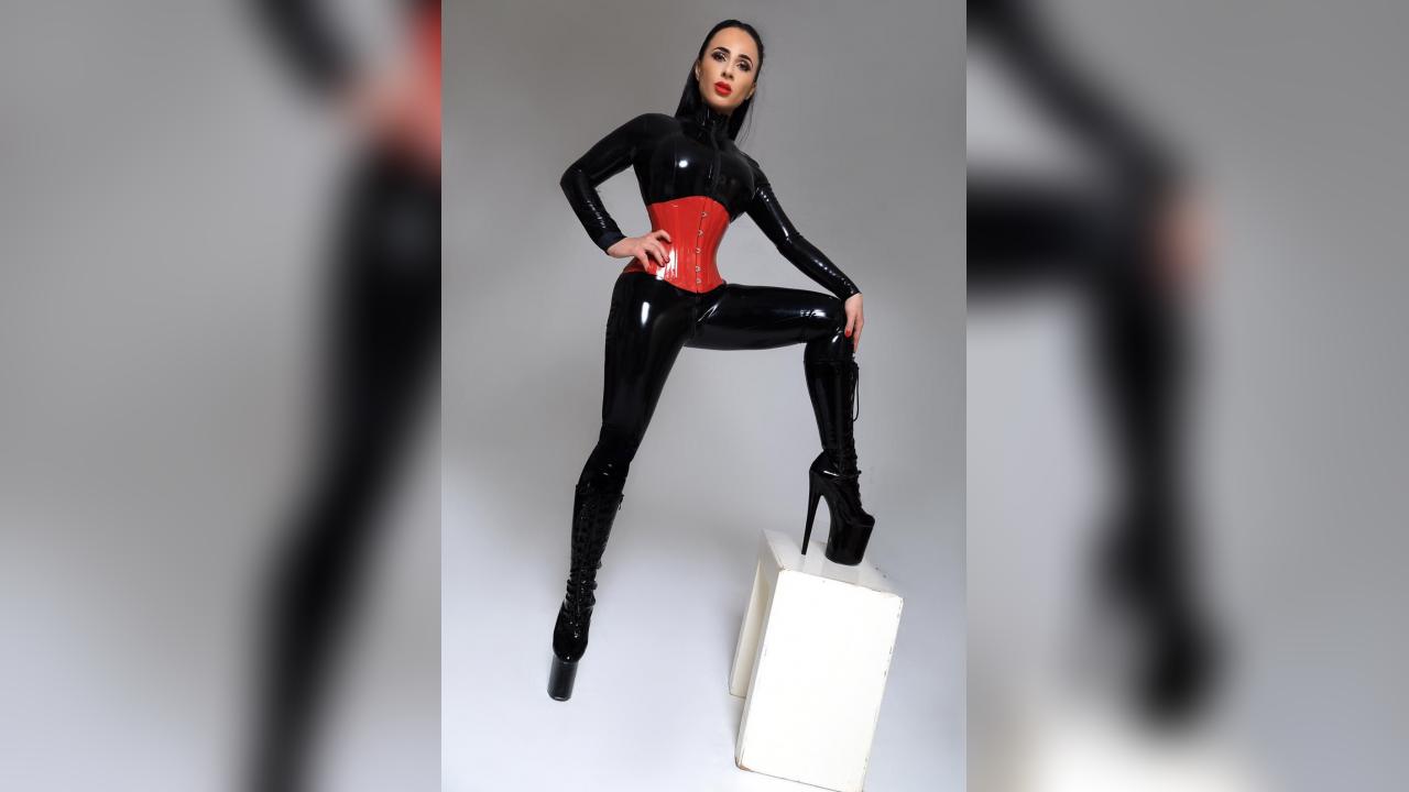 Webcam chat profile for VickyLyx: Bondage & discipline