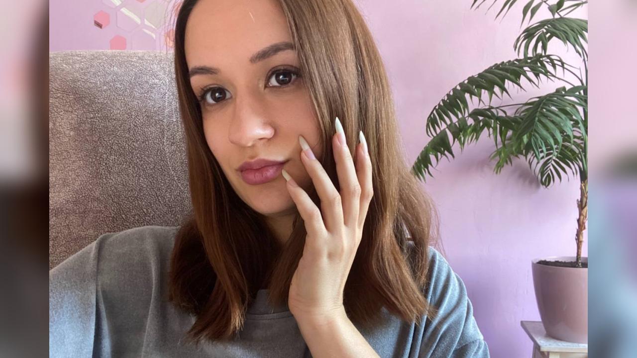 Webcam chat profile for AdorableKatty: Legs, feet & shoes