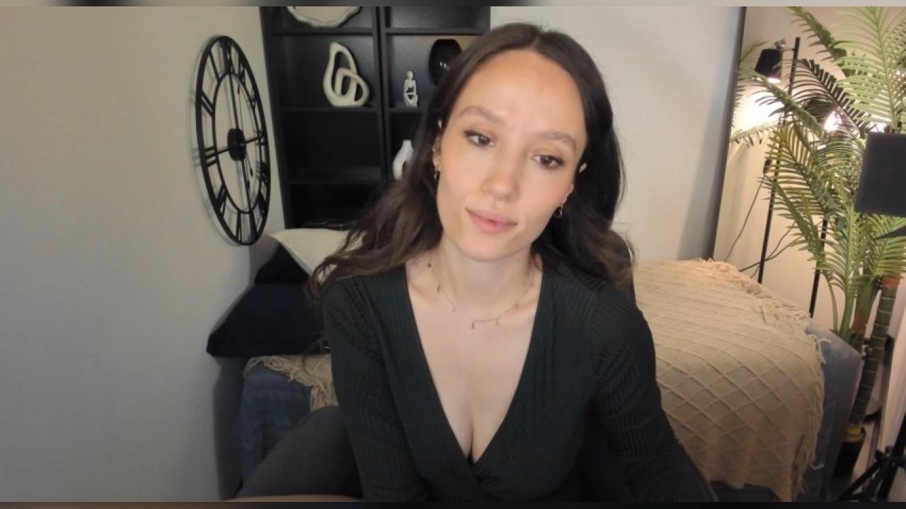 Webcam chat profile for AgnesGoddes: Legs, feet & shoes