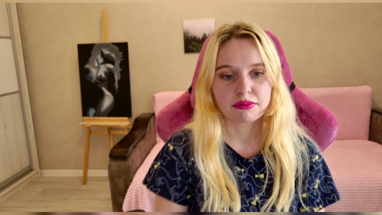 Webcam chat profile for CharmingBlonde: Leather