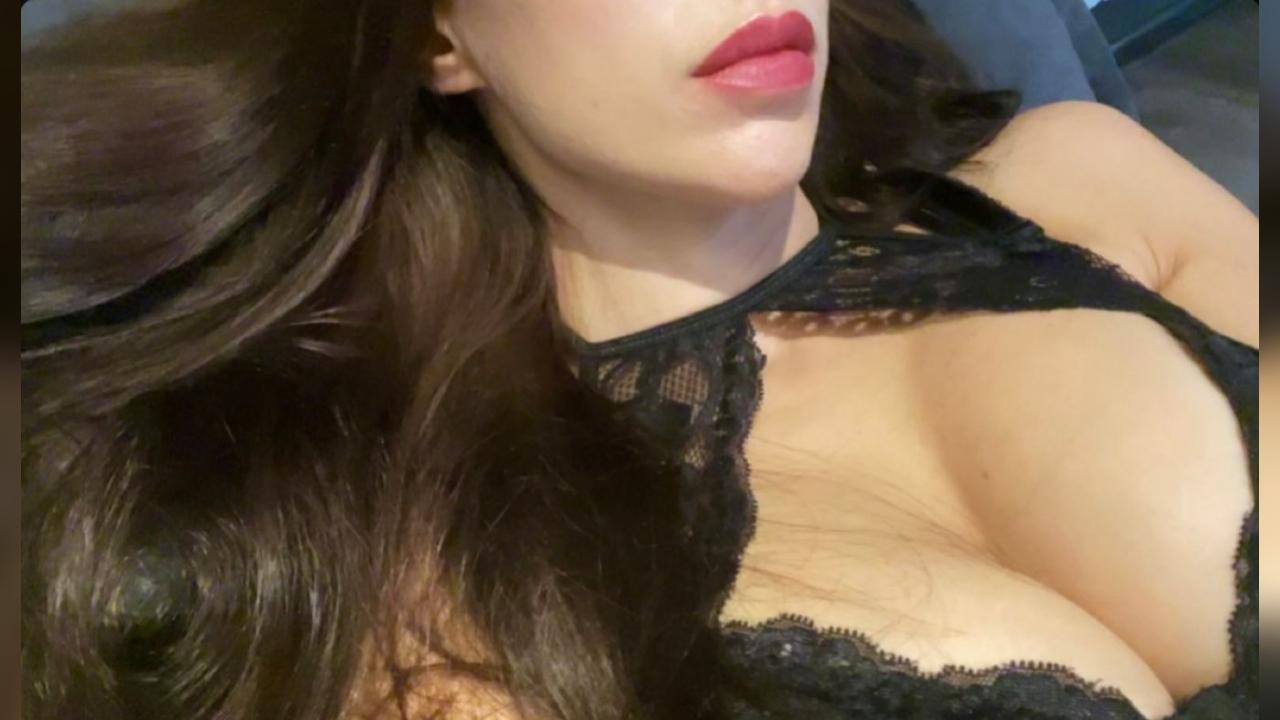 Webcam chat profile for MissLanaGoddess: Kissing