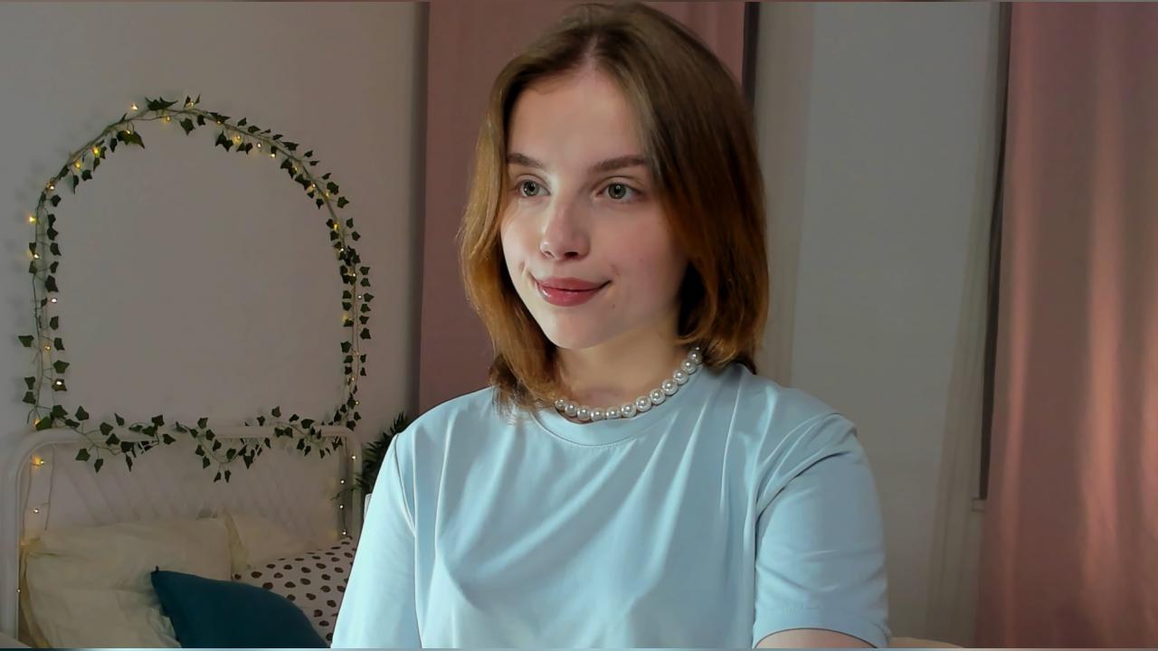Webcam chat profile for GabiAddams: Legs, feet & shoes