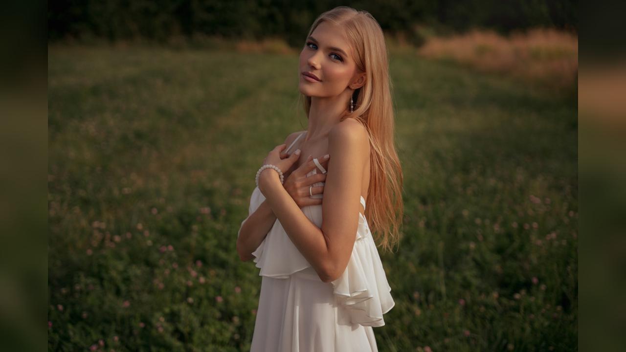 Webcam chat profile for ChloeLin: Leather