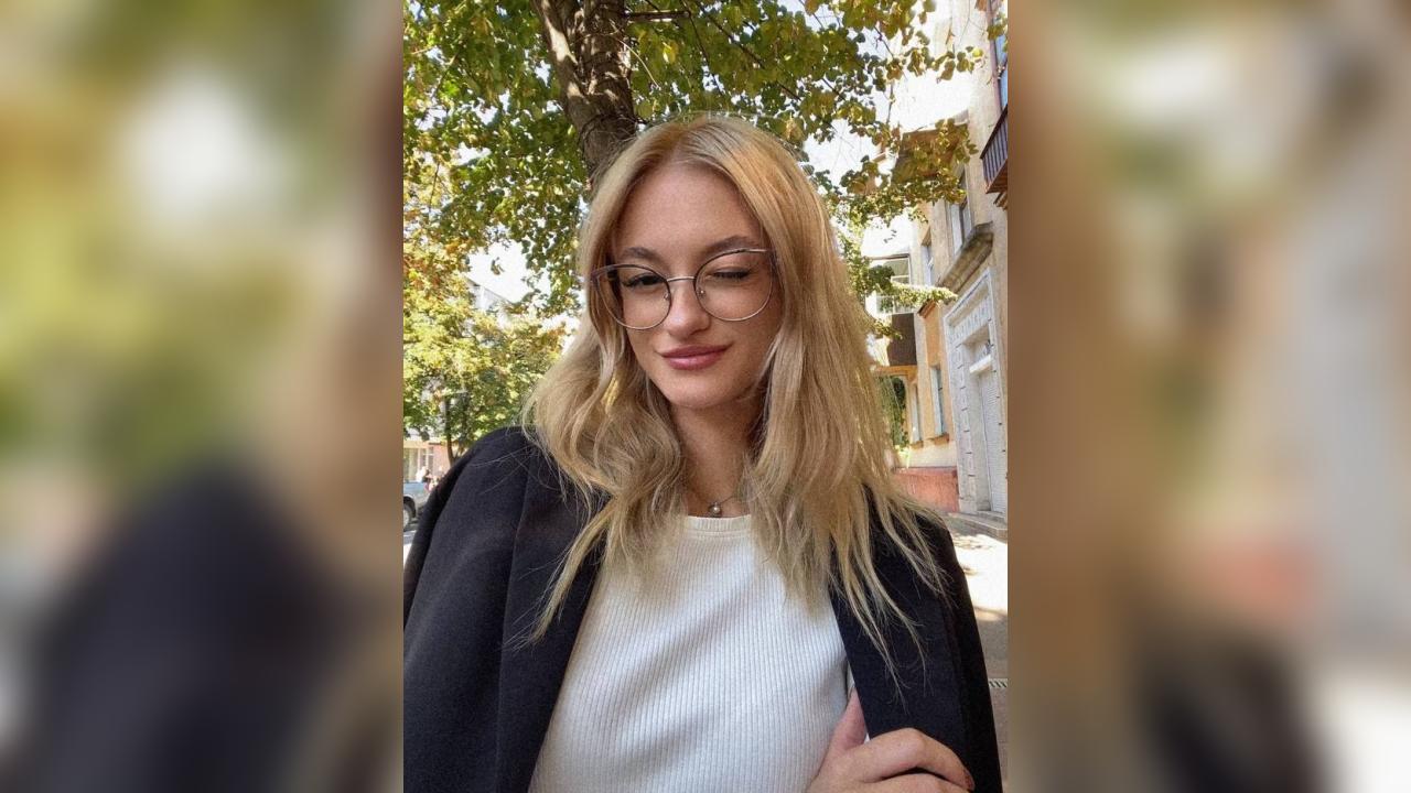Webcam chat profile for Lunna: Ask about my Hobbies