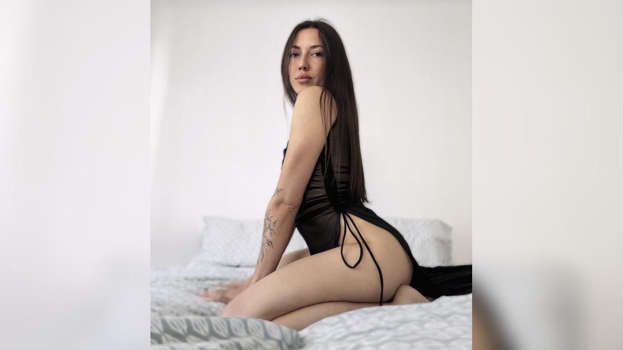 Webcam chat profile for SweetTi: Ask about my other activities