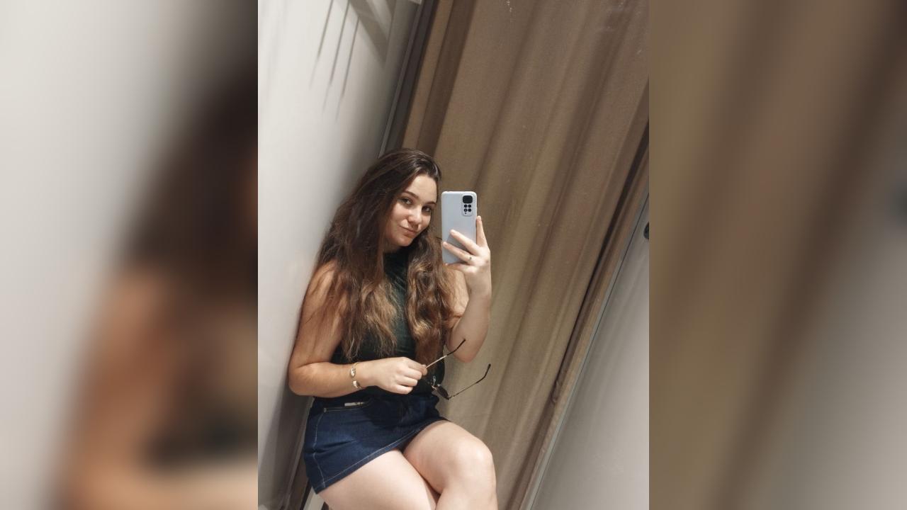 Webcam chat profile for Jeniya: Outfits