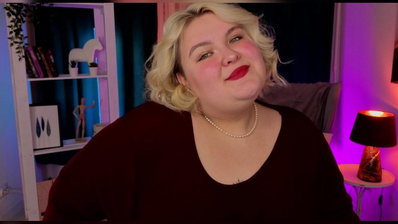 Webcam chat profile for EllaBigBabe: Leather
