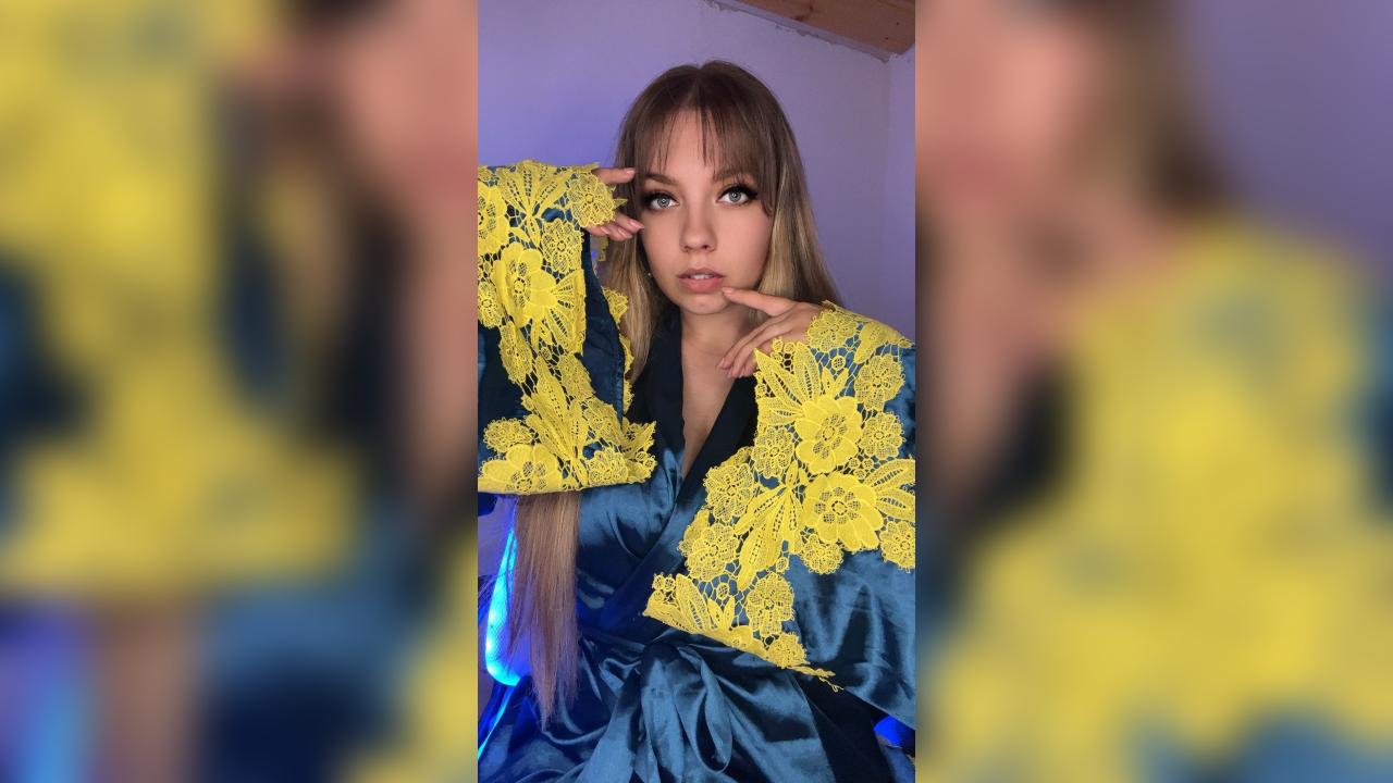Webcam chat profile for EllaBlackStar: Outfits