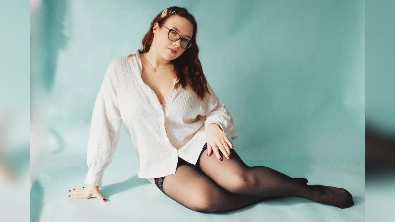 Webcam chat profile for LeiraSugar: Legs, feet & shoes
