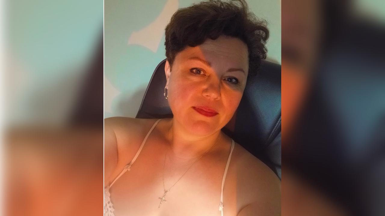 Webcam chat profile for AuroraMay: Legs, feet & shoes