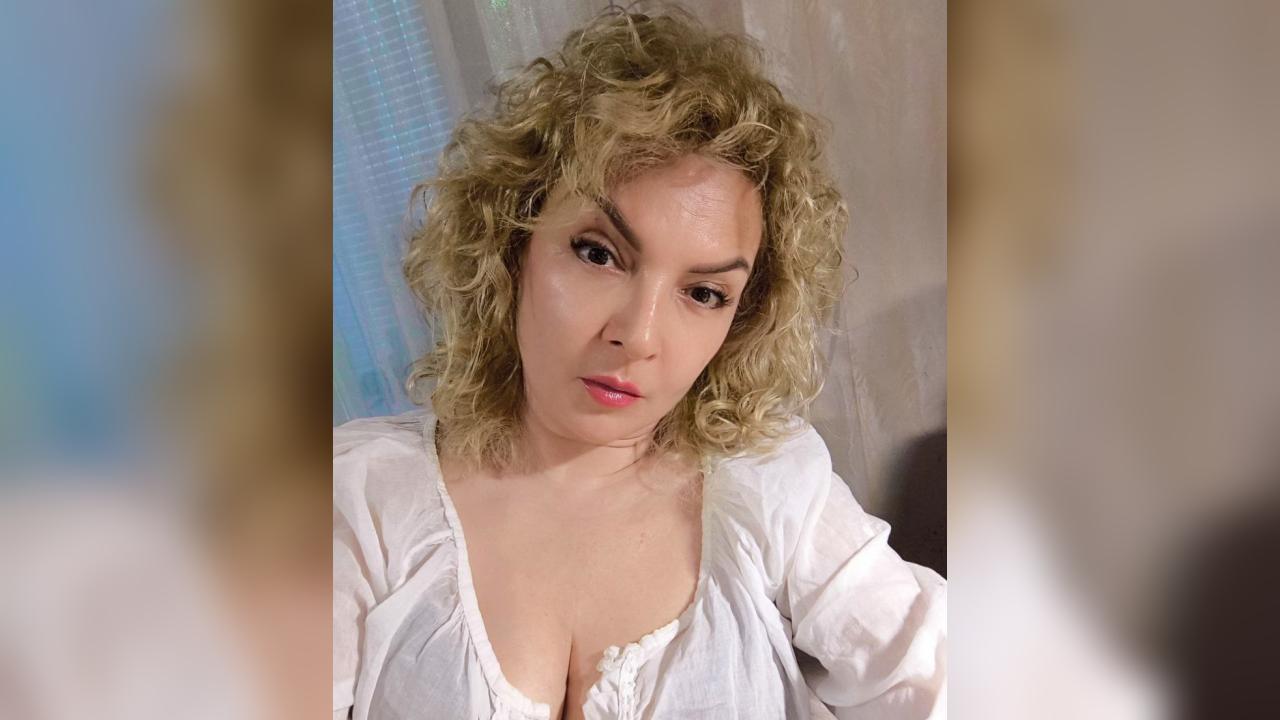 Webcam chat profile for AlexaCristal: Outfits