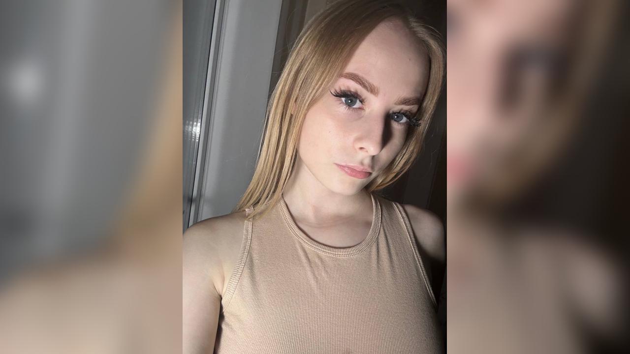 Webcam chat profile for ZellaMoon: Outfits
