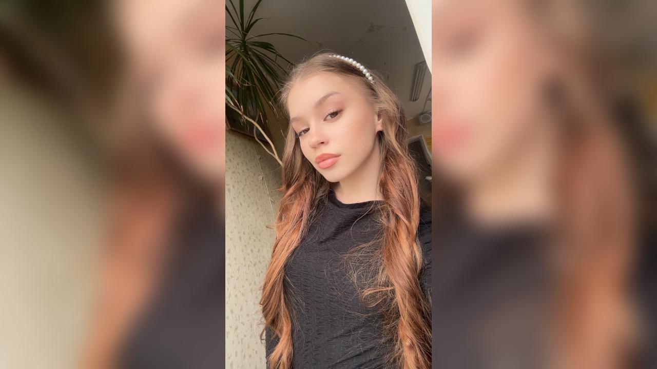 Webcam chat profile for AriaLyn: Outfits