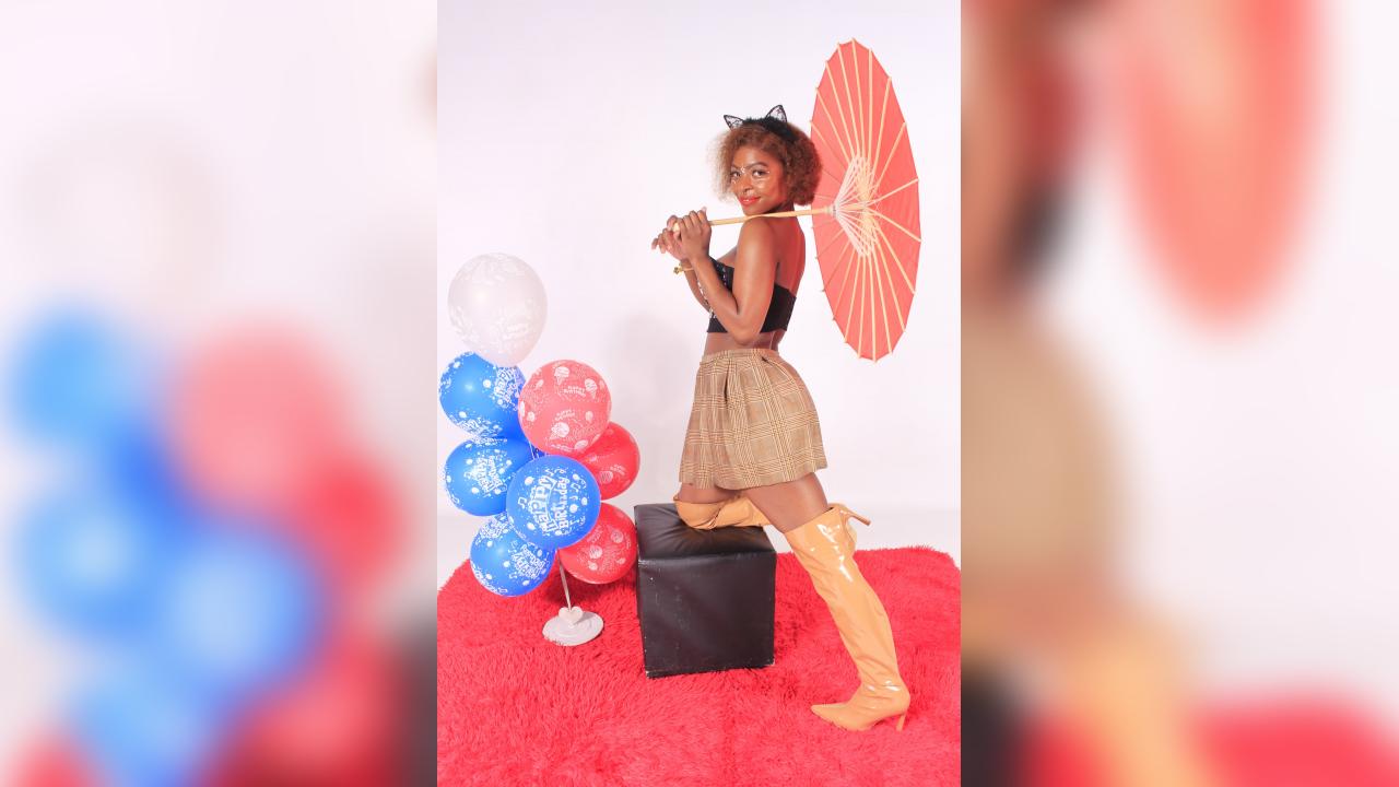 Webcam chat profile for ChocolateBunny: Legs, feet & shoes