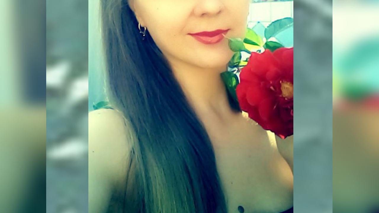 Webcam chat profile for PetLilFairy: Legs, feet & shoes