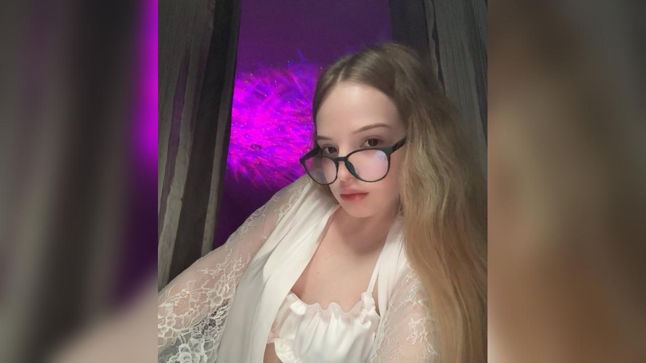 Webcam chat profile for IrisFresh: Lingerie & stockings