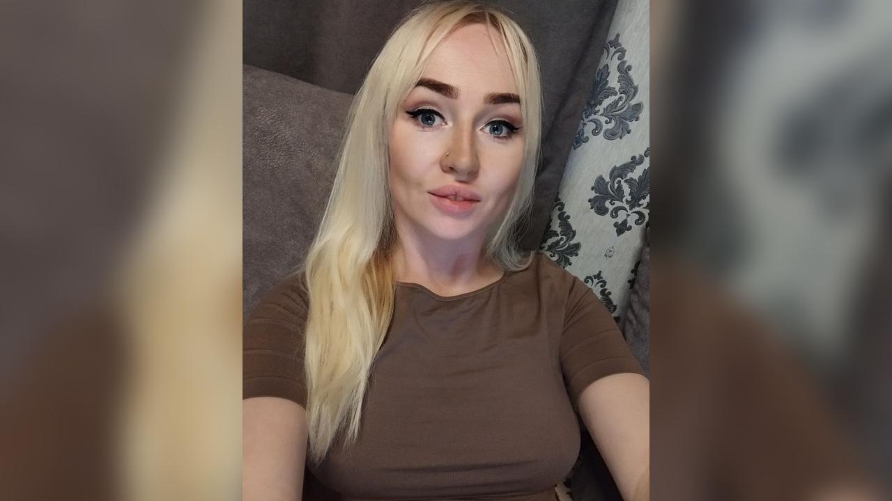 Webcam chat profile for BlondaGirl