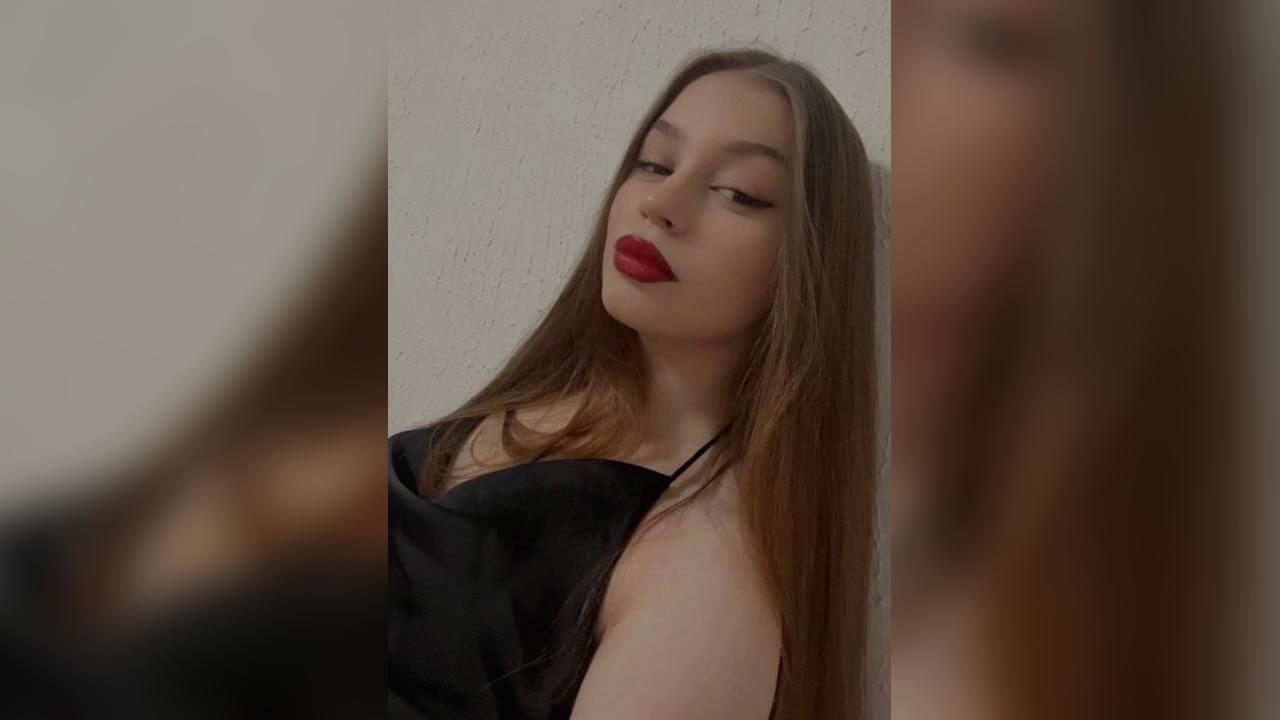 Webcam chat profile for AriaLyn: Outfits