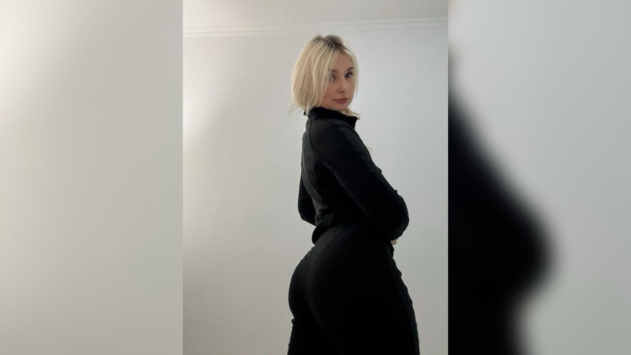 Webcam chat profile for mxlilfleur: Leather