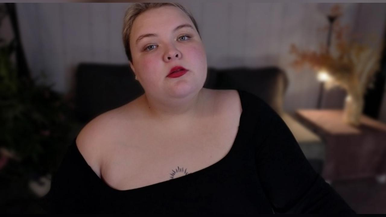 Webcam chat profile for EllaBigBabe: Leather