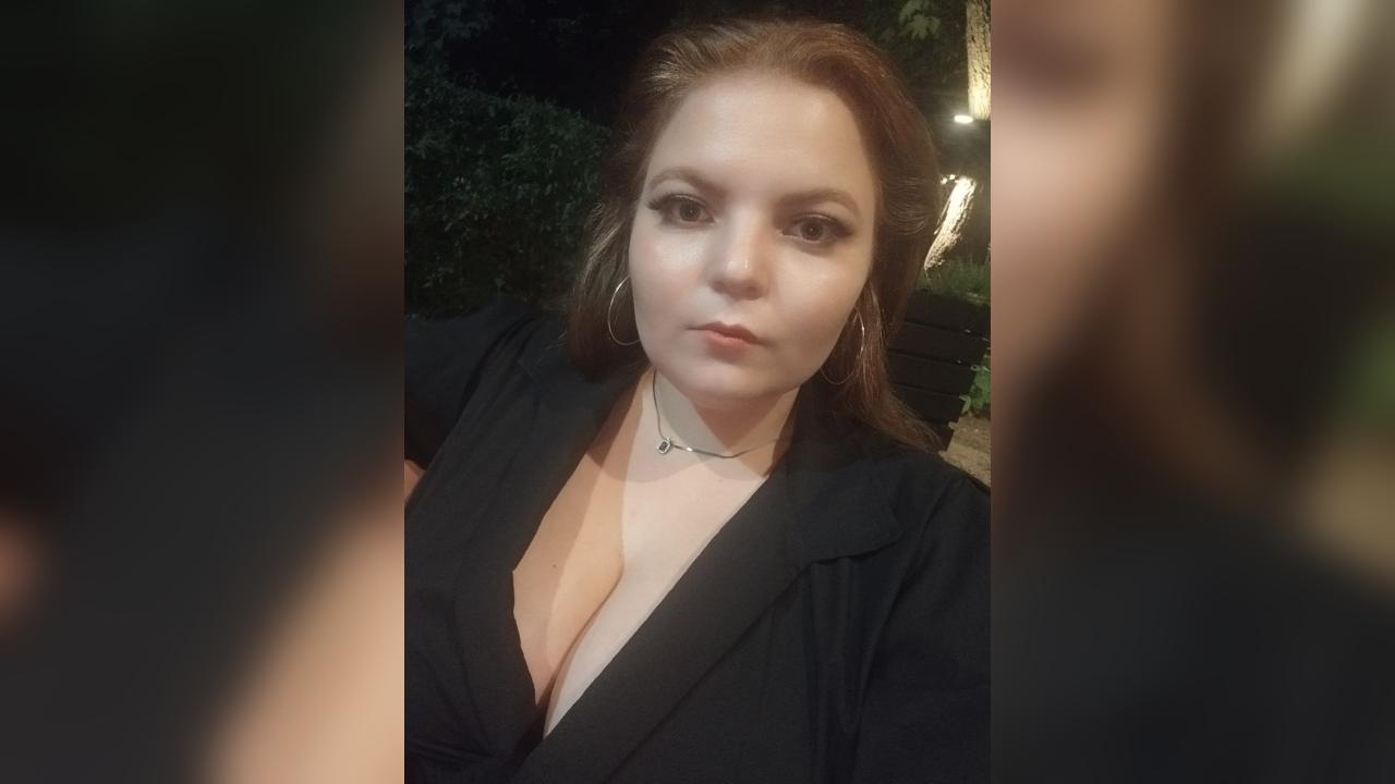 Webcam chat profile for renesmeesunset: Ask about my other interests
