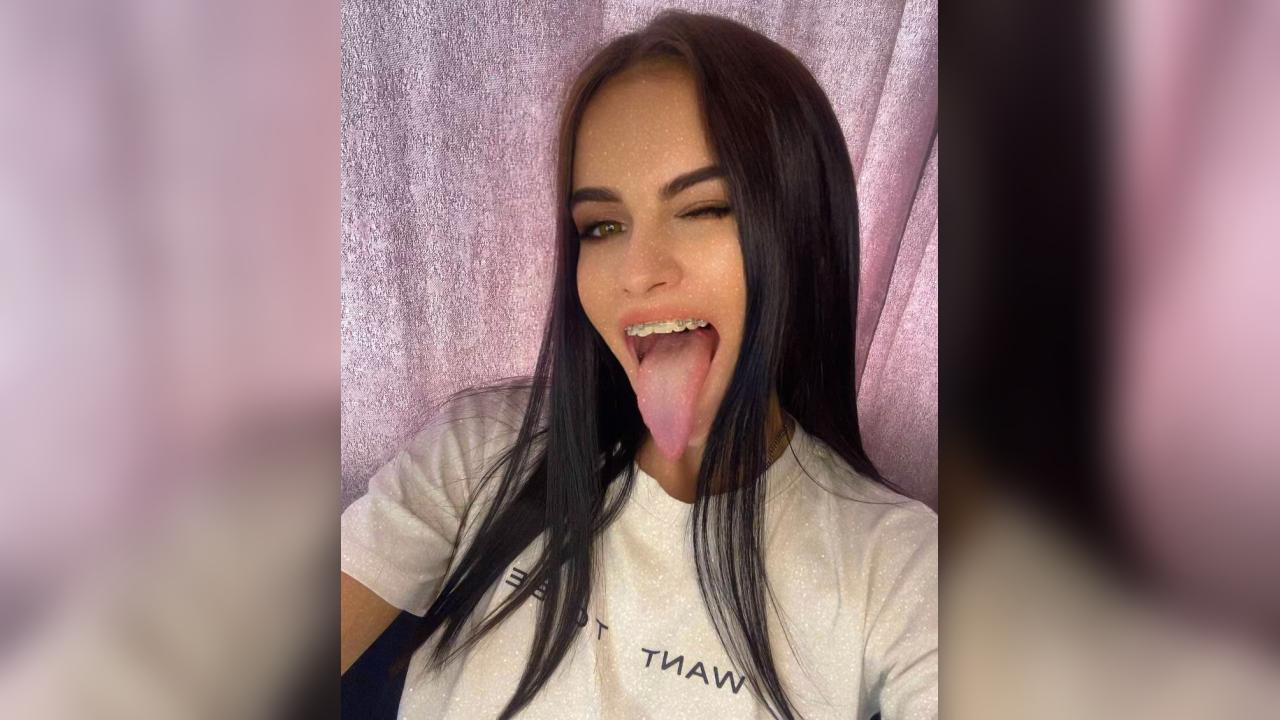 Webcam chat profile for SarahStone: Outfits