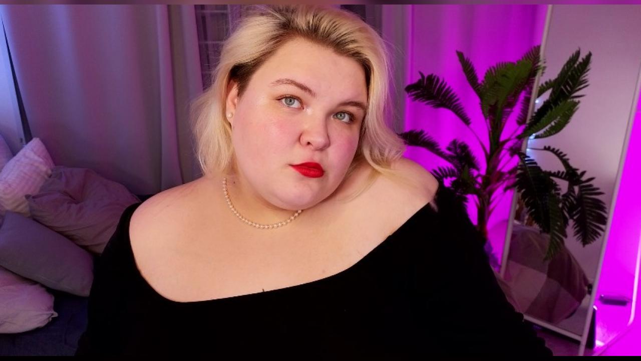 Webcam chat profile for EllaBigBabe: Leather