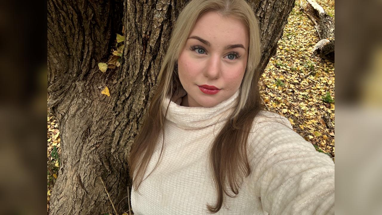 Webcam chat profile for AlSunset22: Dancing