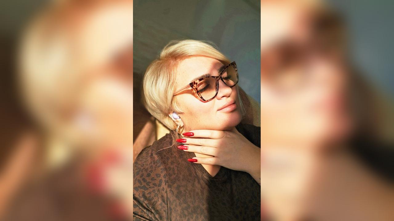Webcam chat profile for Barbilove: Dancing