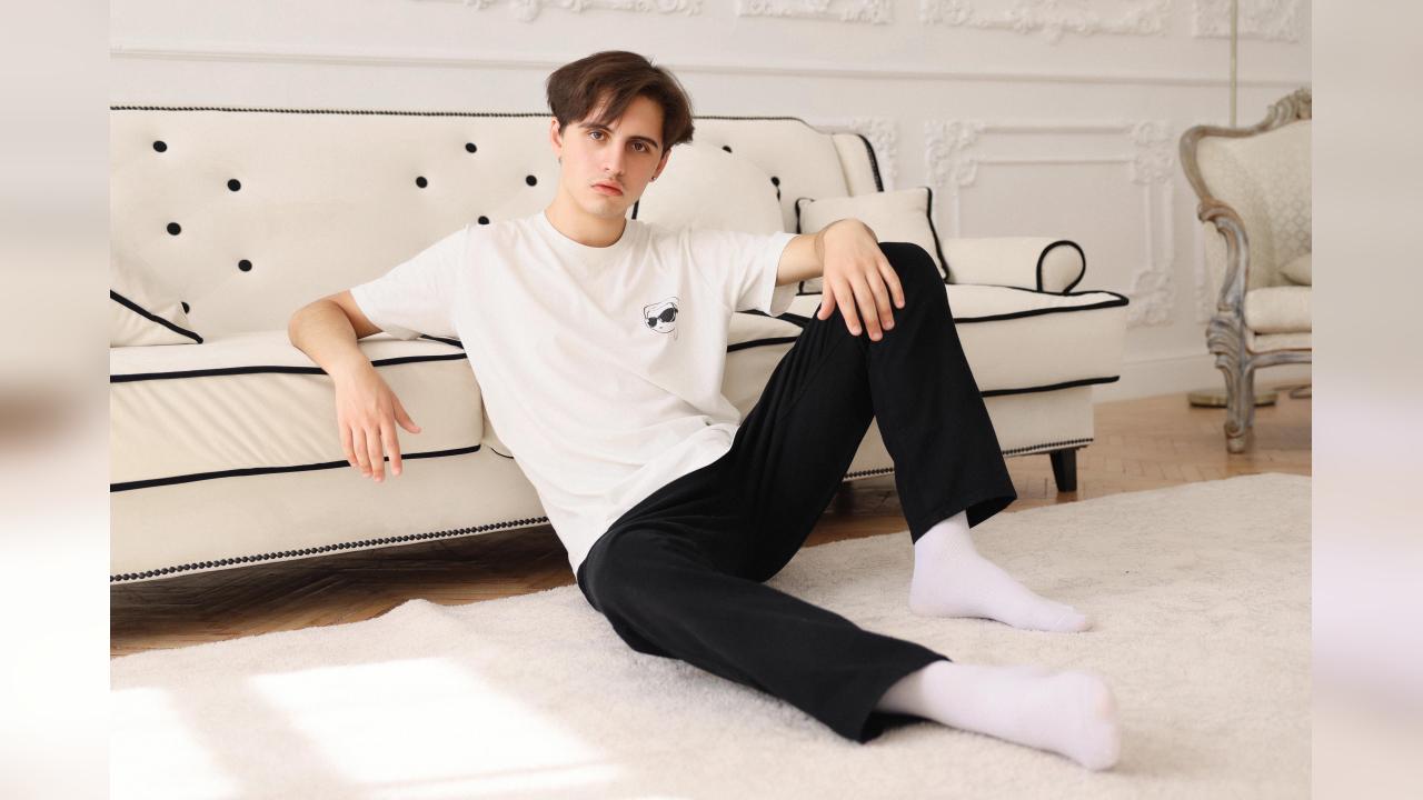 Webcam chat profile for JeffreyC21: Legs, feet & shoes