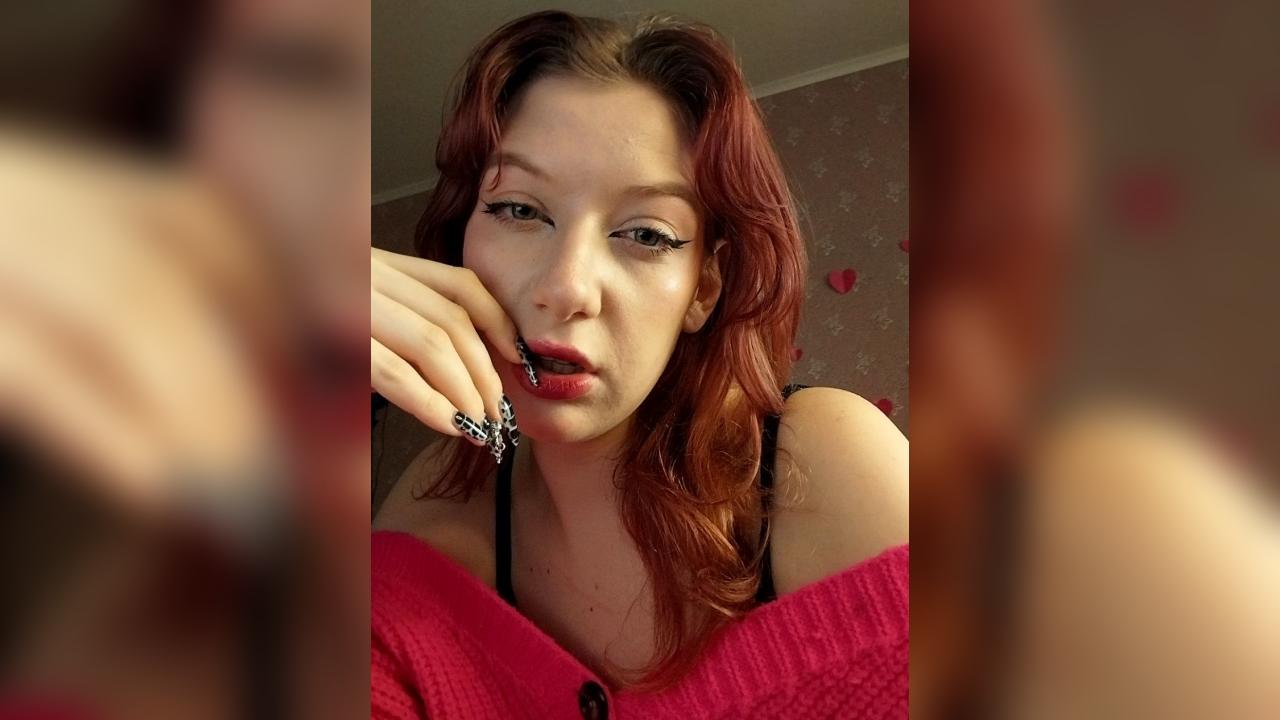 Webcam chat profile for LilyEmber: Legs, feet & shoes