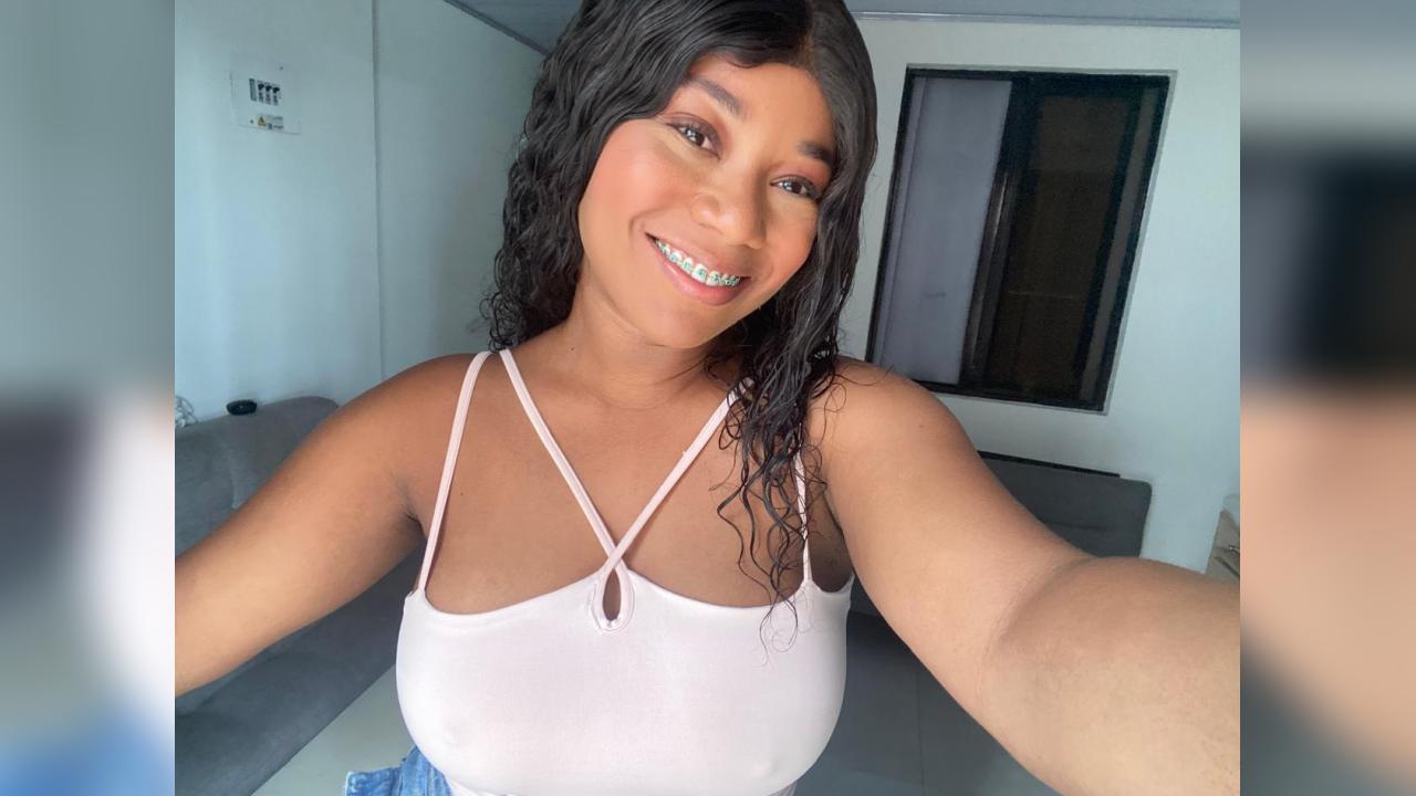 Webcam chat profile for Avajones3: Dancing